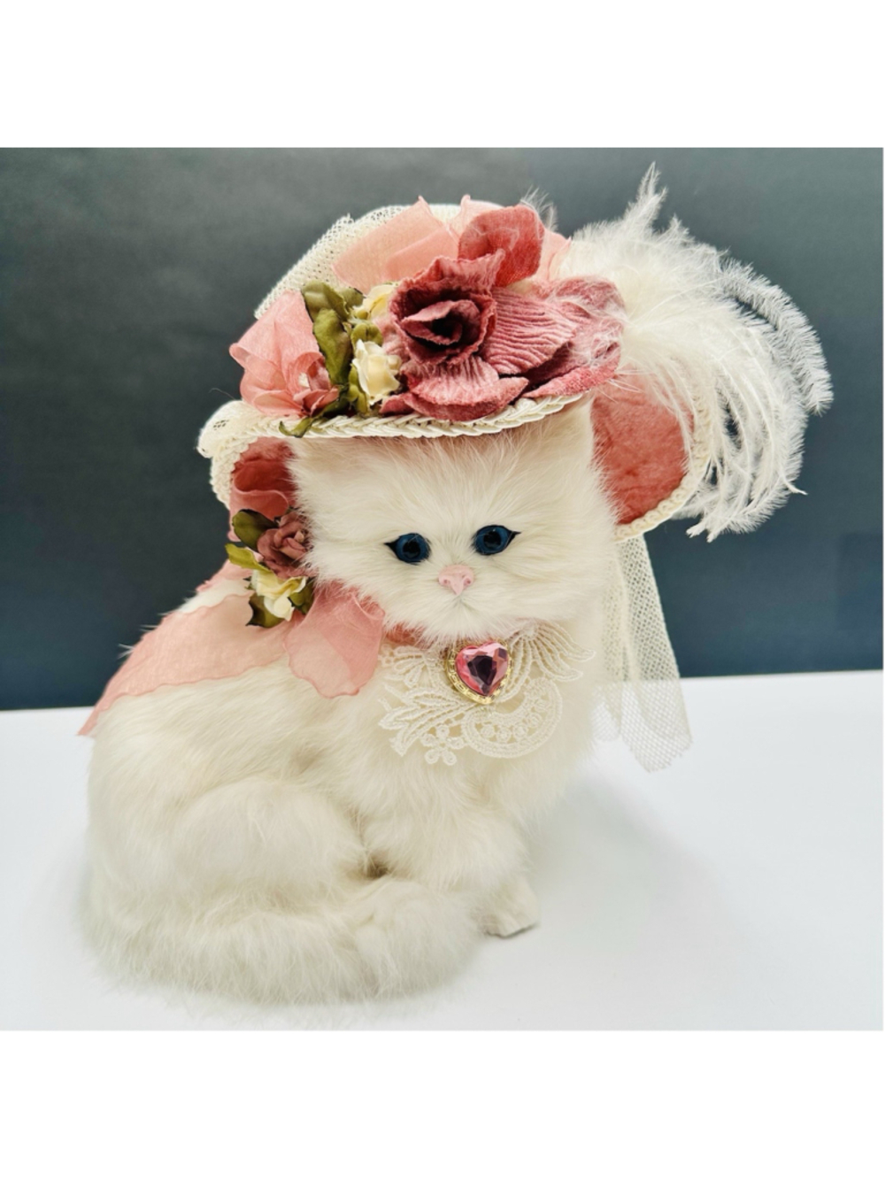 VTG 70s Realistic White Persian Cat Blue Eyes Feathered Adorned Hat Rabbit Fur